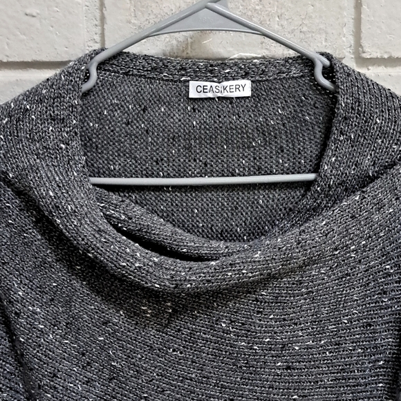 Ceasikery Gray Heathered Fringe Warm Long Sweater. Size Small - Picture 8 of 11